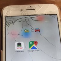 アイフォン（iPhone）のガラスが割れた。