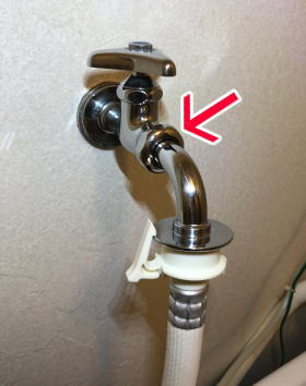 既設の単水栓（万能ホーム水栓）のパイプ部分を取り外す