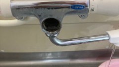 ラーを外して切換え弁を取り外します